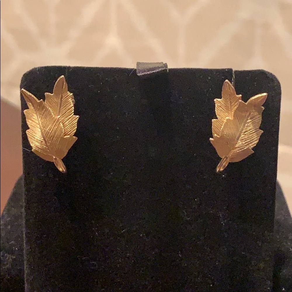 Krementz Screw back earrings